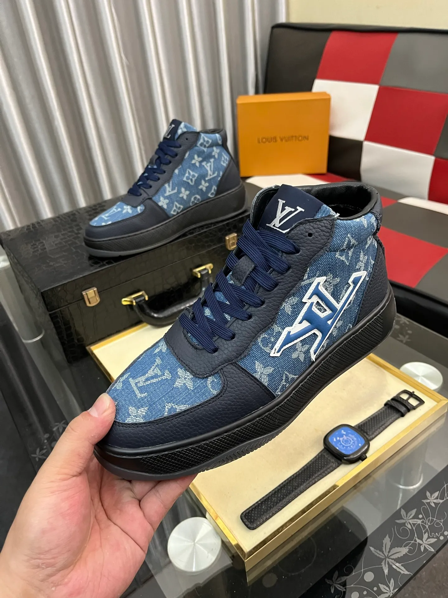 Ex-factory price: 438⌚️⌚️[LOUIS VUITTON] Same style as Louis Vuitton* official website 🚹Men's high-top casual shoes❤️Same style as popular celebrities and big names ~ Best-selling at home and abroad Lv focuses on the checkerboard series...Imported first-layer cowhide with special fabric ➕Full cotton, code number: 38-443️⃣Colors available